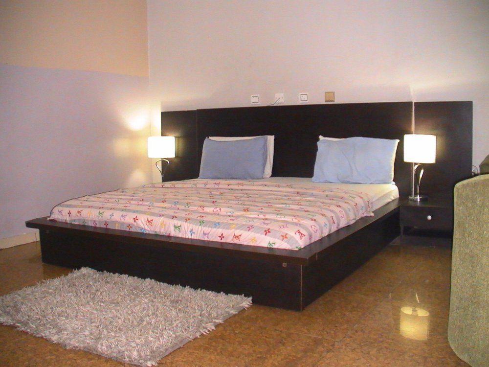 Dublina Suites Festac Town Ngoại thất bức ảnh
