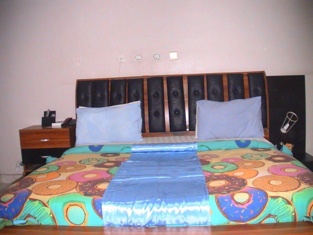Dublina Suites Festac Town Ngoại thất bức ảnh