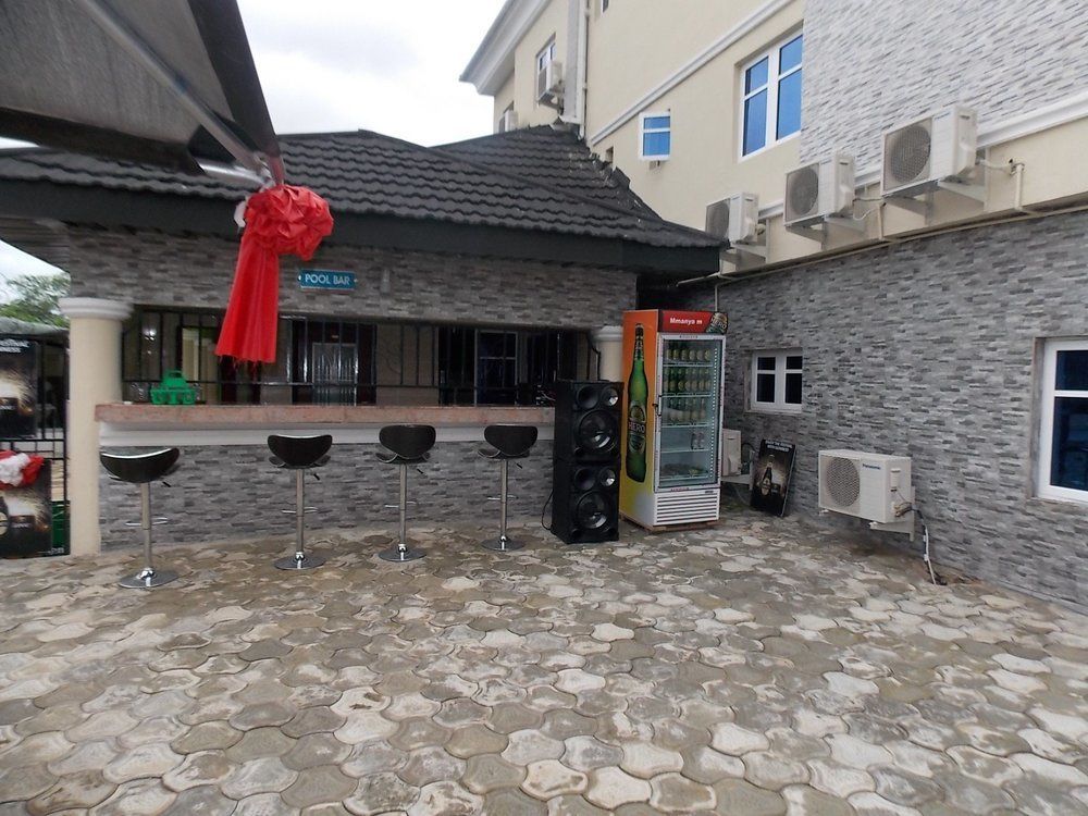 Dublina Suites Festac Town Ngoại thất bức ảnh