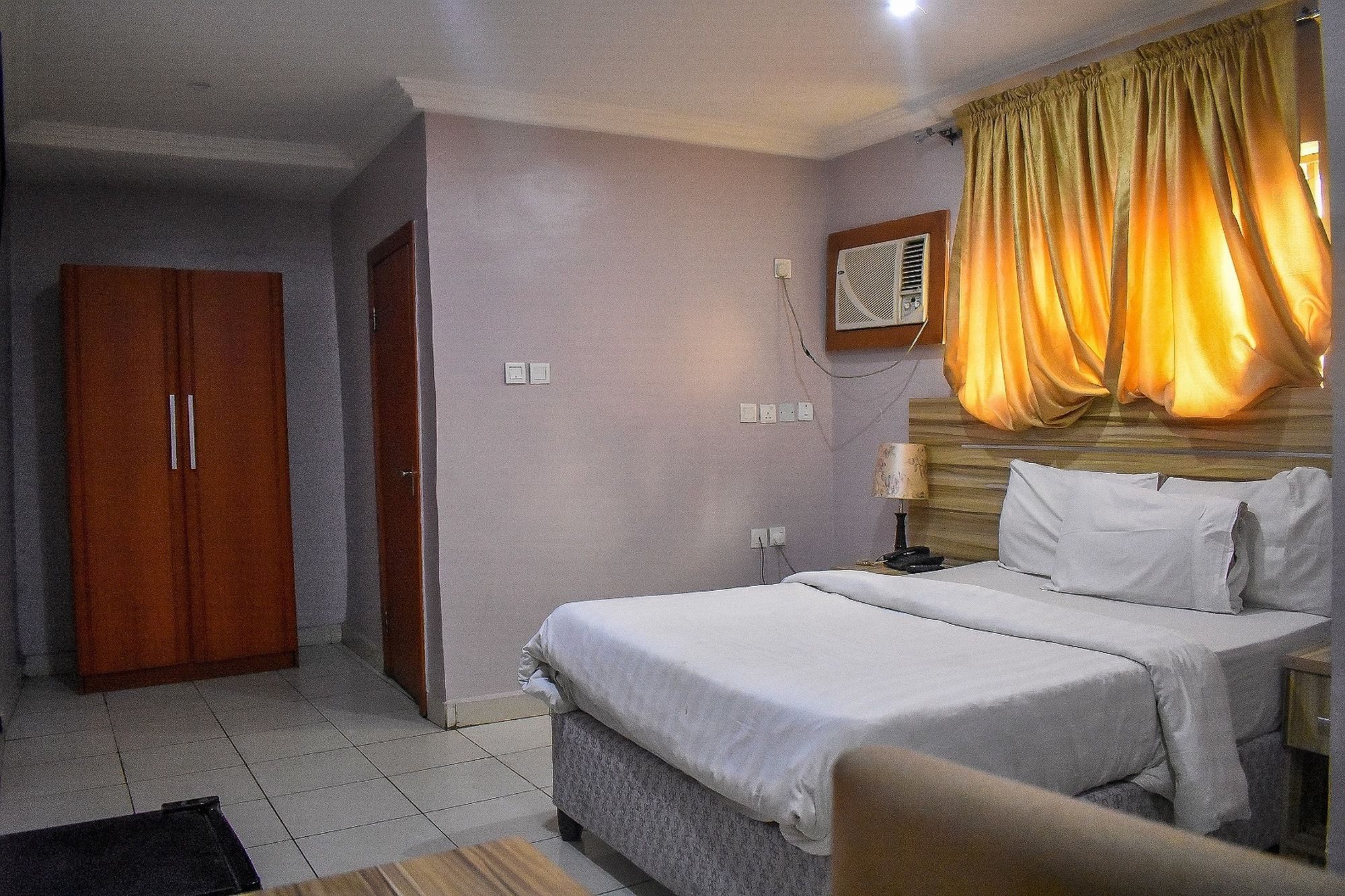 Dublina Suites Festac Town Ngoại thất bức ảnh